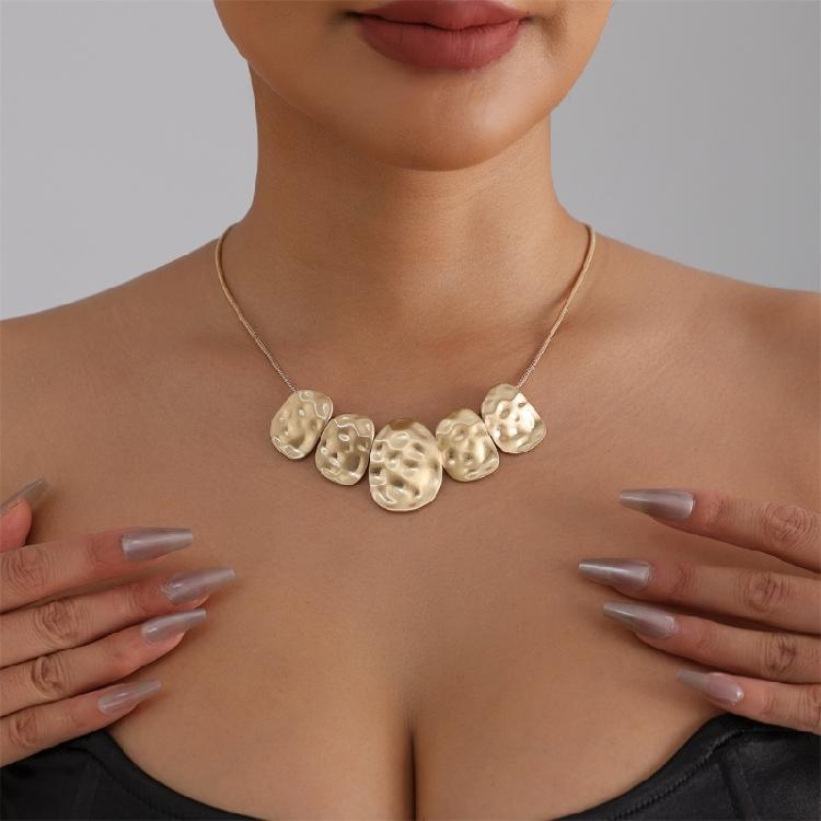 Stylish Edgy Asymmetrical Alloy Necklace With Textured Surfaces Detail Modern Accessory For Casual Wear