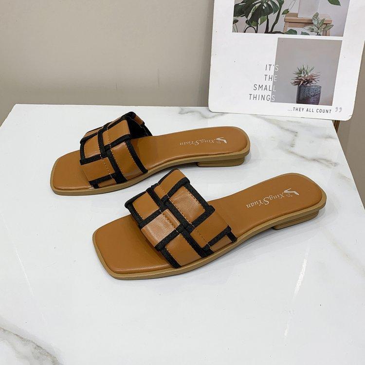 Korean version of the new summer design square head open-toed French flat-bottomed lazy beach cool slippers women's wear