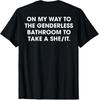 (LIGADO Atrás) A Caminho do Banheiro Sem Gênero Para Tirar uma Camiseta Dela