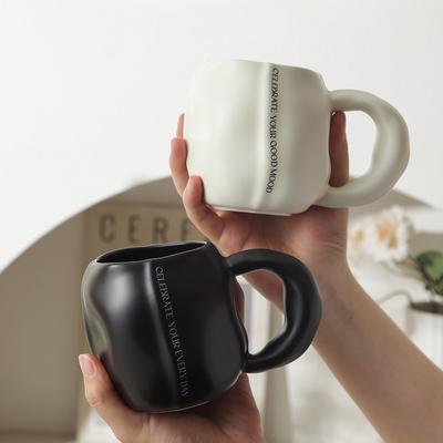 Nordische Matte Keramiktasse Kreative Handgepresste Unregelmäßige Keramiktasse Haushalts-Kaffeetasse Frühstückstasse Milchtasse