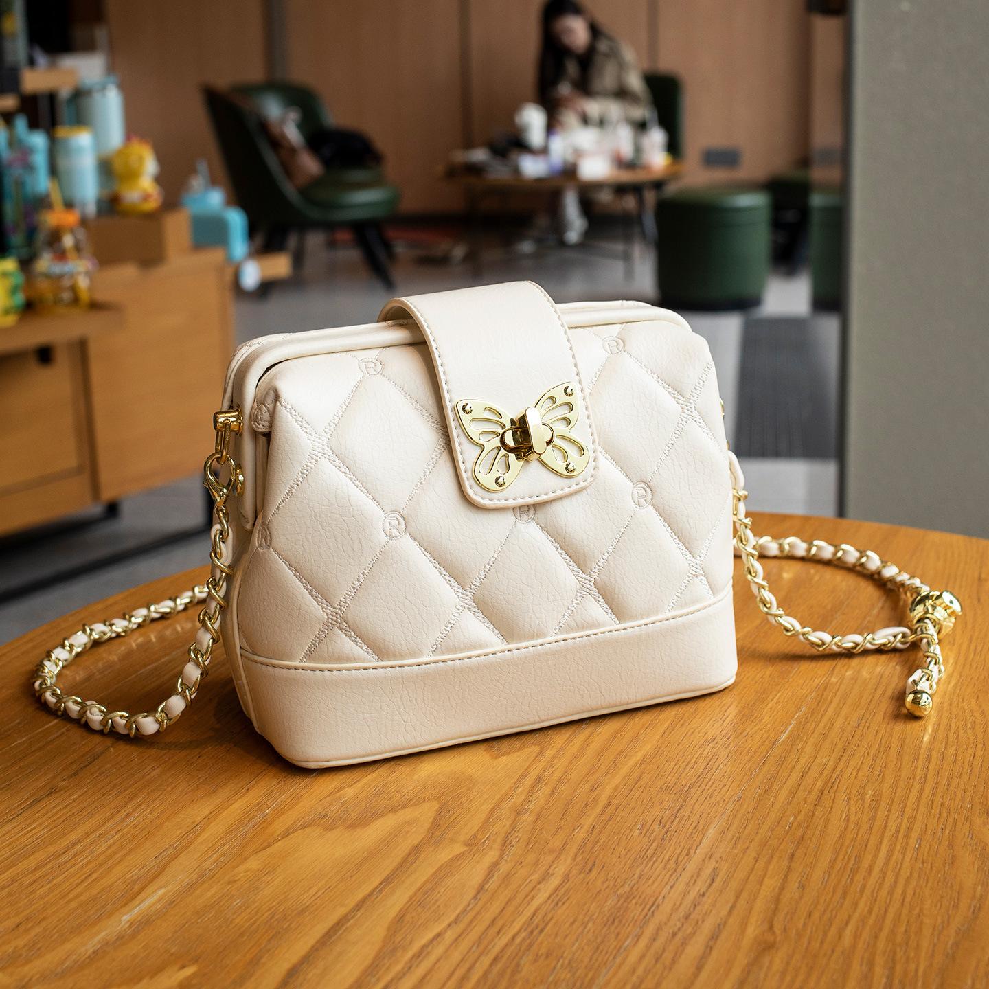 

Diamond-shaped Chain Embroidered Thread Hand-held Small Square Bag, Niche Shell Bag, Women s Single-shoulder Crossbody Bag белый