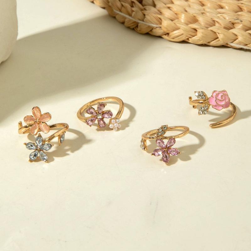 Stylish Rhinestone Enamel Flower Ring for Women - Stackable Vacation Accessory