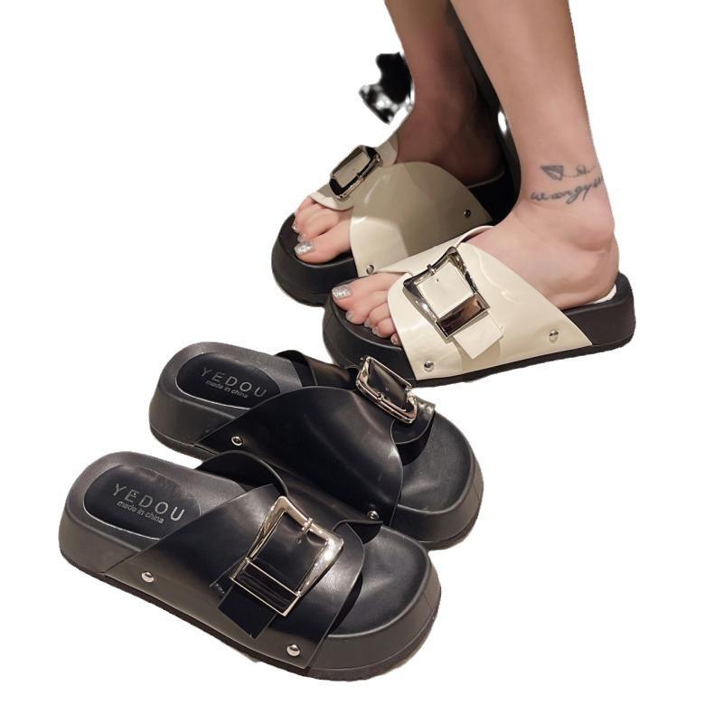 Thick bottom square head casual cool slippers women 2025 summer new Internet celebrity versatile outer wear small one-word drag non-slip