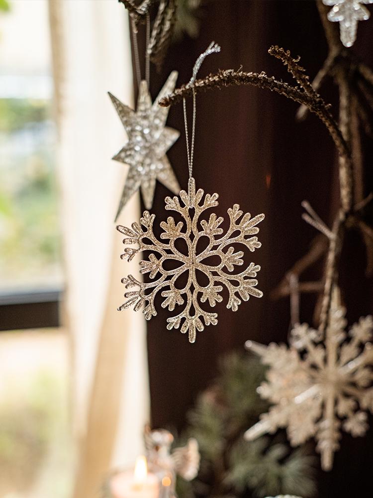 Snowflake Christmas Tree Ornaments: Festive Decorations & Gifts