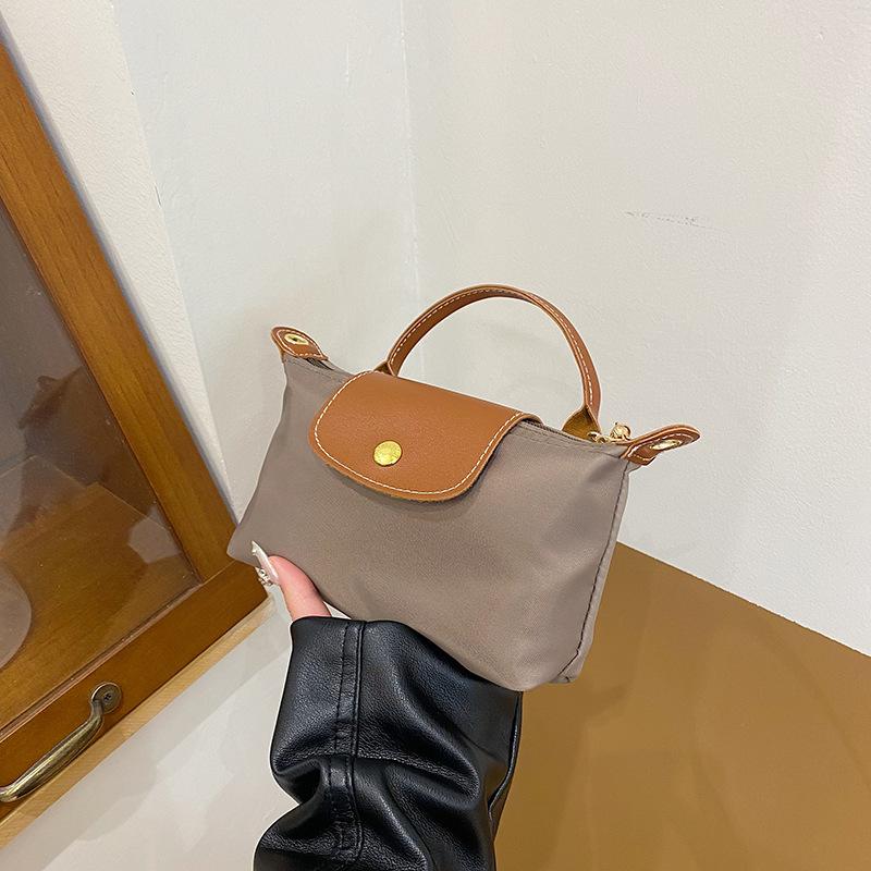 

Нишевый дизайн мини-сумка-пельмень портативная на плечо кроссбоди маленькая сумка сумка для мобильного телефона легкая текстура водонепроницаемая тренд