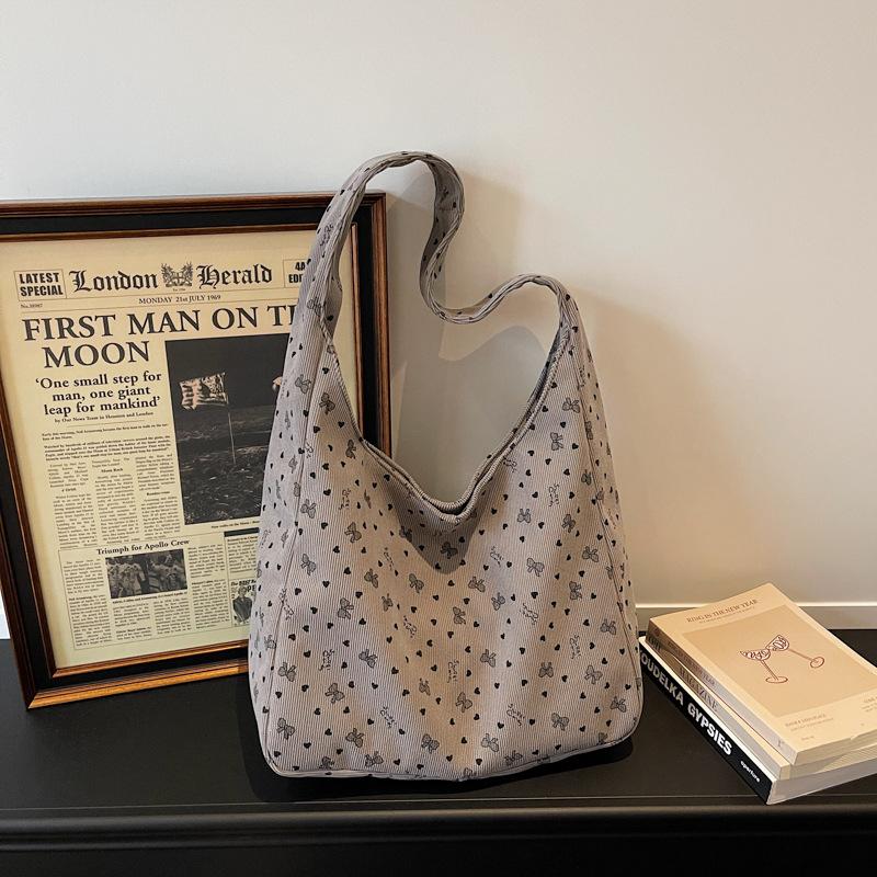 

Korean Style Large Capacity Tote Shoulder Bag New Fashiable and Versatile Commuting Bag Canvas Bag for Women College Students