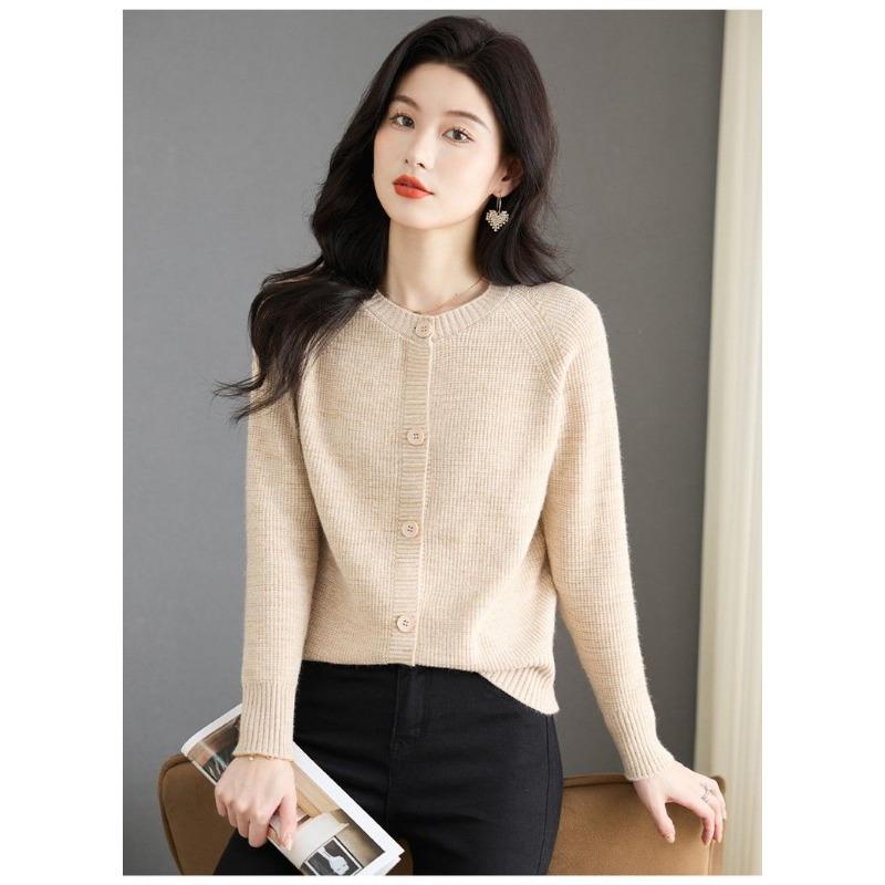 

Женский однотонный кардиган с круглым вырезом, свободный вязаный свитер-жакет на пуговицах, с длинным рукавом, повседневный элегантный топ M бежевый
