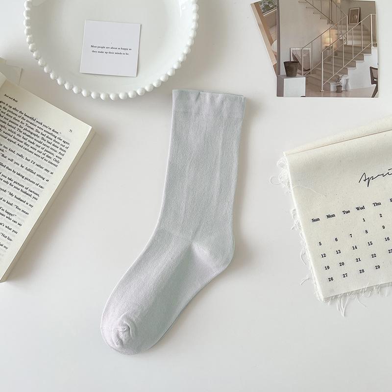 Women's Mid-Calf Socks: Autumn/Winter Maternity Loose-Fit, Solid Color, Trendy Spring Pile Socks in Black or White