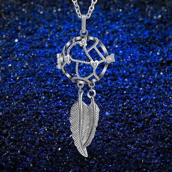 Łapacz snów w kształcie boli ciążowej w kształcie serca z niebieskim dzwonkiem