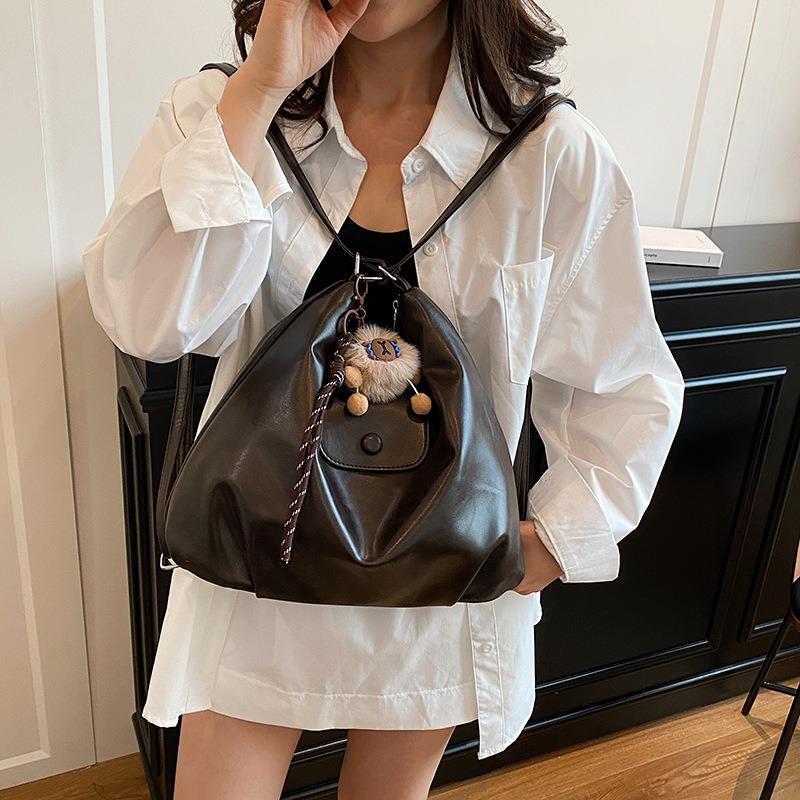 Autumn and winter new large-capacity retro shoulder tote bag fashion niche design high-end sense versatile messenger bag