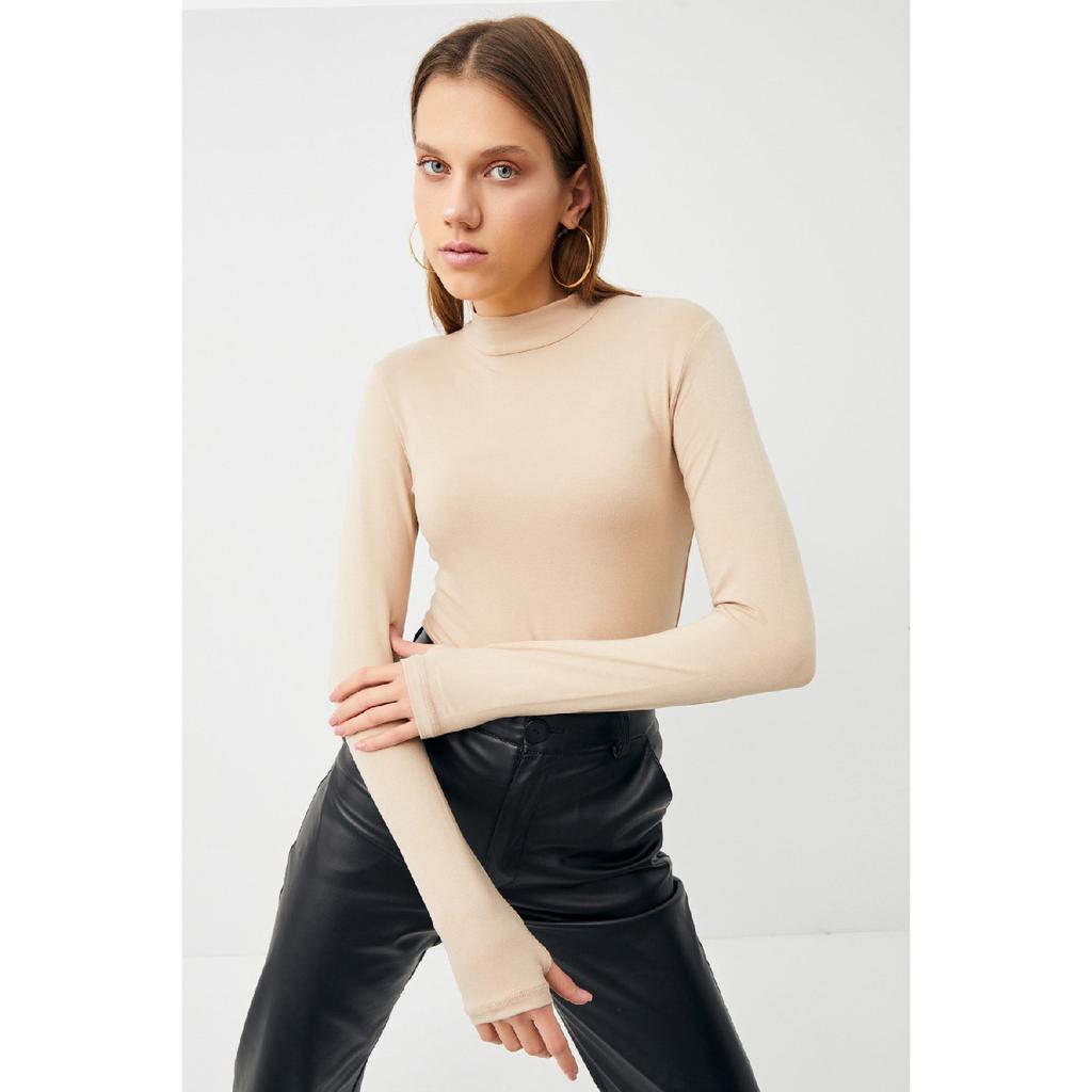 Schwarzer Damen-Body mit Fingerdetail