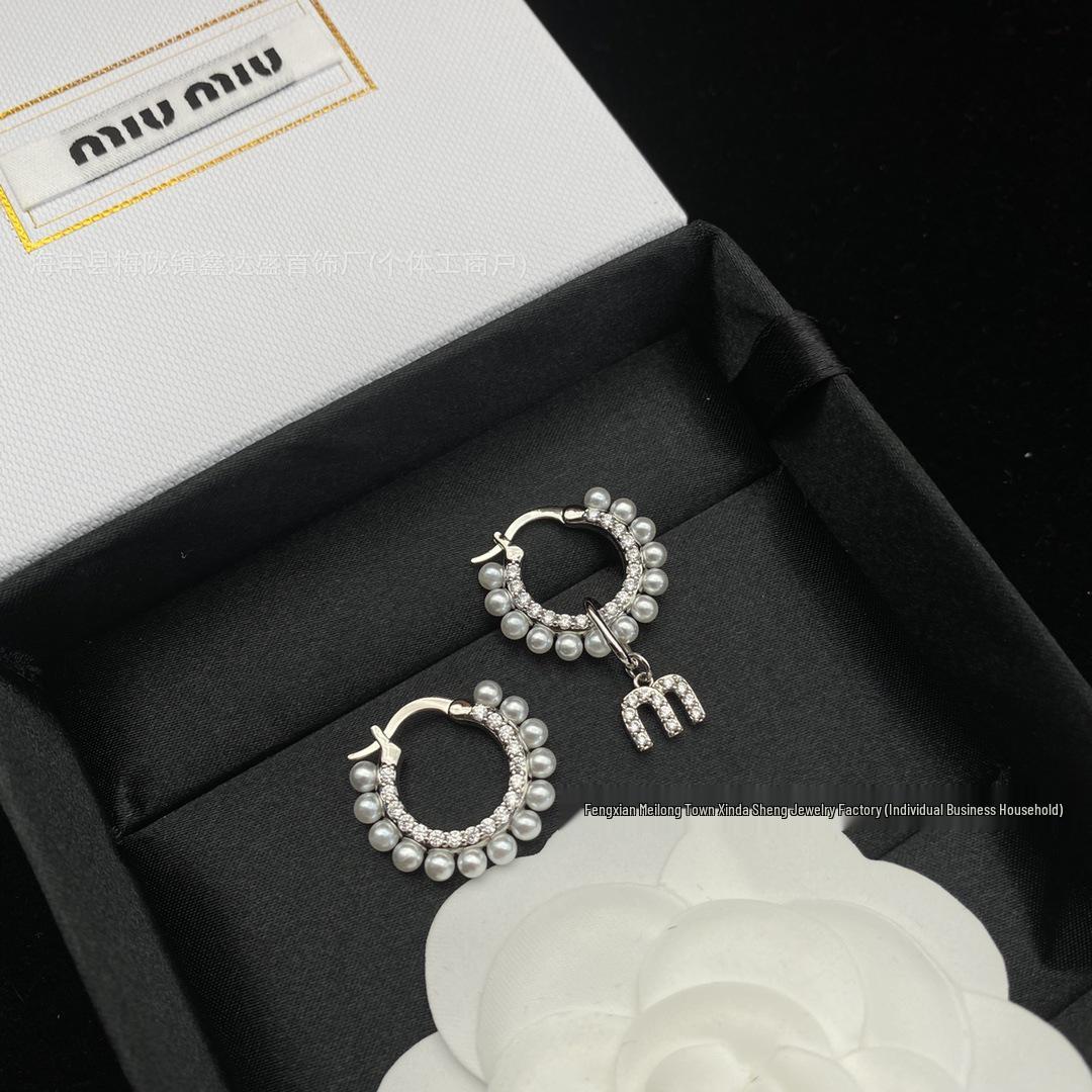 

Серьги-пусеты Miu Miu Сердце Эмаль - Женская Мода Универсальные Высокая Версия Ювелирные Изделия с Буквами Miu