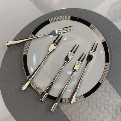 Fruchtgabel Doppelzinke 5,5 Zoll Edelstahl Gabeln für Früchte Kuchen Desserts Snacks Rostbeständig 304 Lebensmittelqualität Metallgabeln für Party Hotel Zuhause