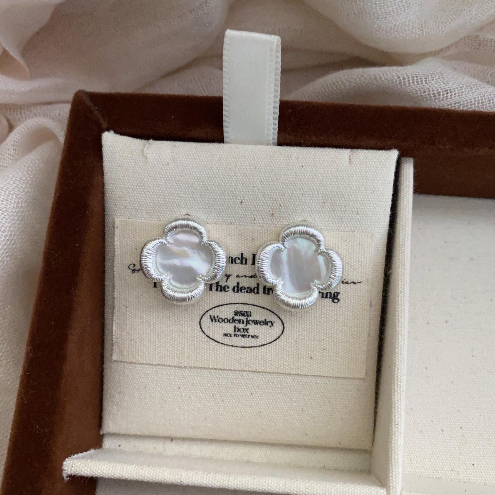 Нишевый Уникальный Дизайн Серьги-Гвоздики с Рисунком Цветка Рябчика Простые Высококачественные Женские Серьги Универсальные Серьги для Повседневной Носки