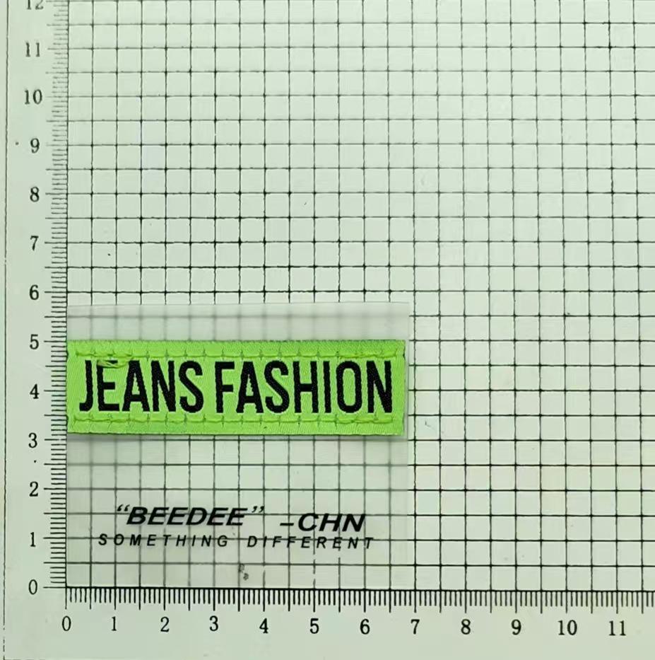 

Two-Color Silicone Sew-On Fabric Clothing Label зелений