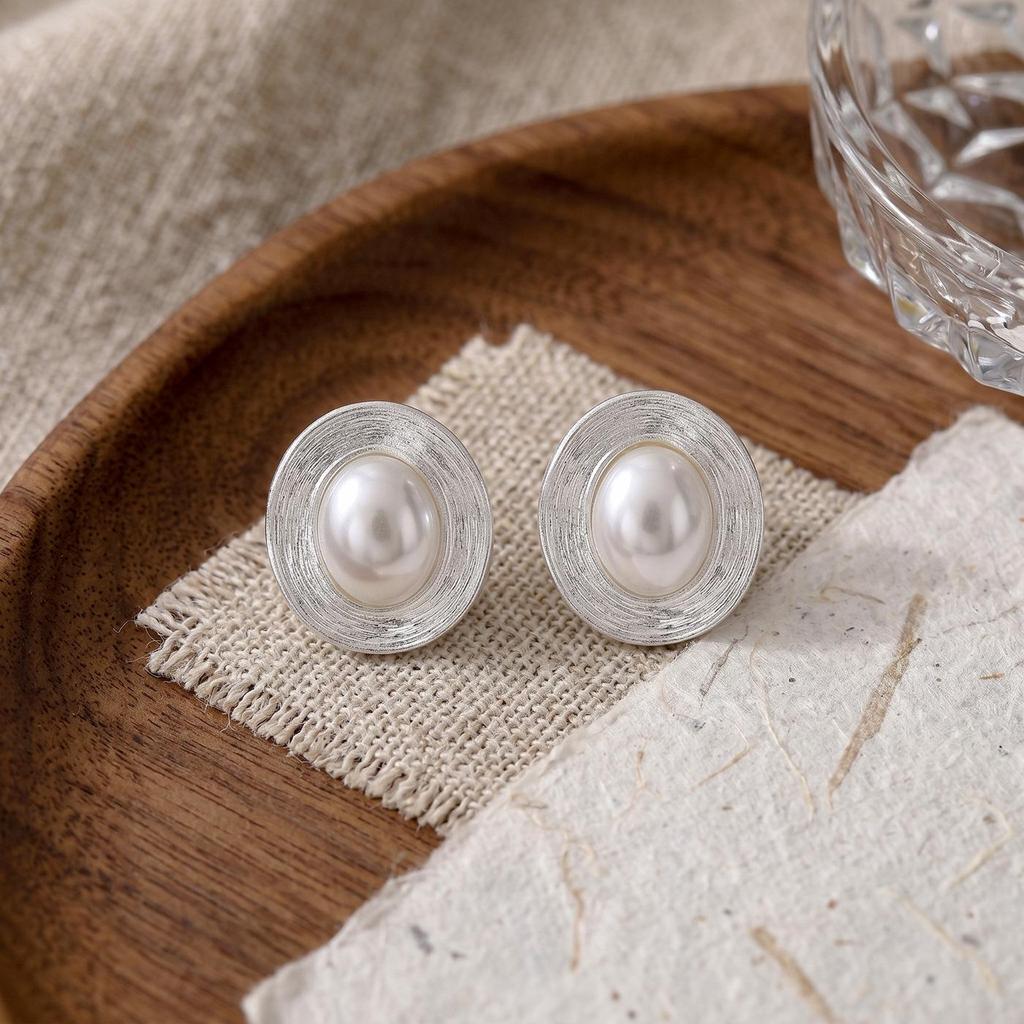 Retro French High-End Silver-Copper Pearl Earrings for Women