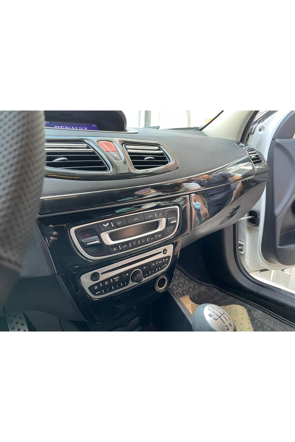 

Renault Fluence Torpido,Konsol,Trim,Göğüs Maun Kaplama Parlak Siyah Renk Full Set