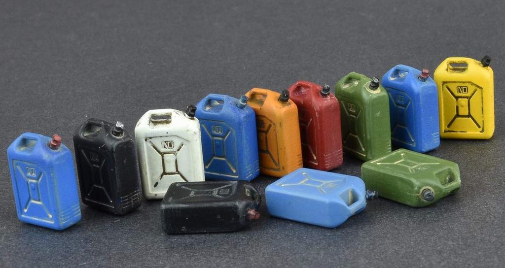 Miniart Plastic Barrel Can Set Plastic Model MA35590 1/35 &