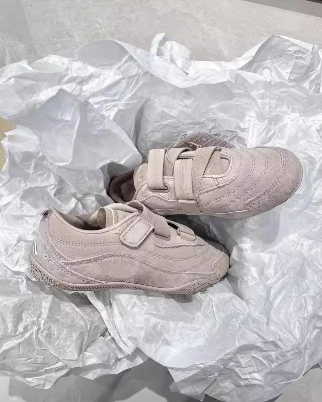 Ballet style Velcro flat-bottomed German training shoes women's 2025 new retro versatile one-word belt casual sports Forrest Gump shoes