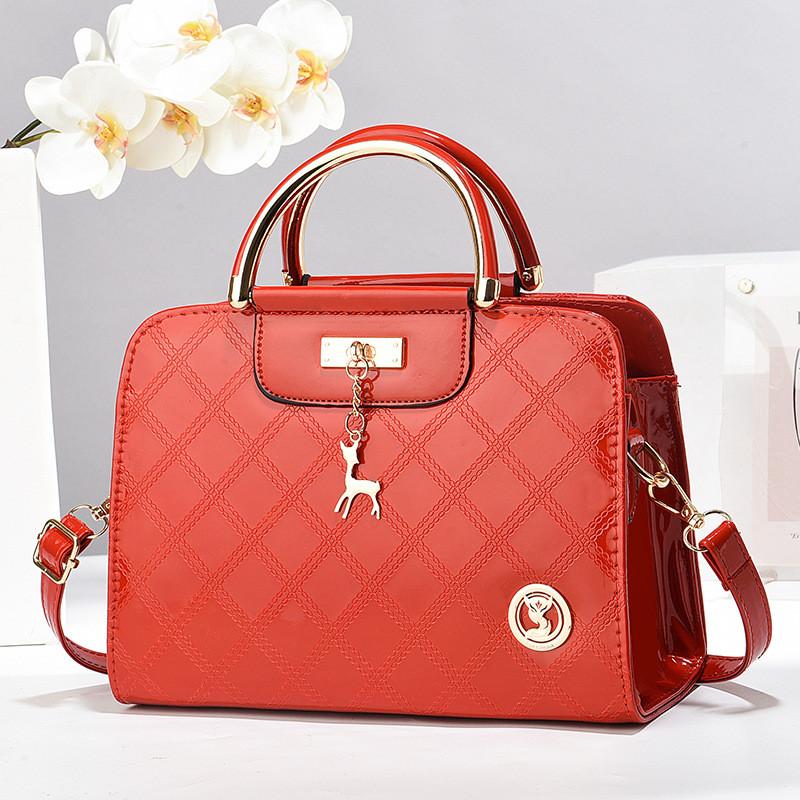

Stylish Black And White Pu Fashion Handbag With Quilted Design For Daily Use