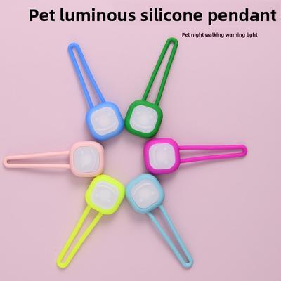 Pendente LED per Animali in Silicone Luce per Passeggiate Cane Luce Notturna Cane Anti-smarrimento Luce Notturna per Viaggi Cane Medaglietta Esterna Luminosa