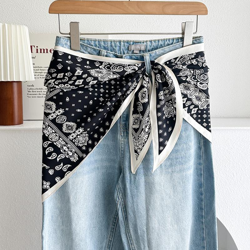 Black and white retro cashew flower triangle scarf silk scarf female Korean version temperament versatile stacked wear waist fart curtain bag head