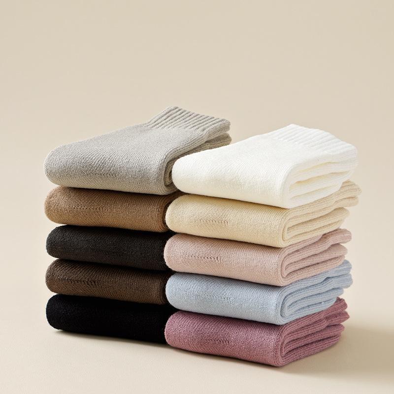 Japanese Style Solid Color Women's Cashmere Mid-Calf Socks - Fleece-Lined, Thickened for Warmth, Perfect for Autumn/Winter.
