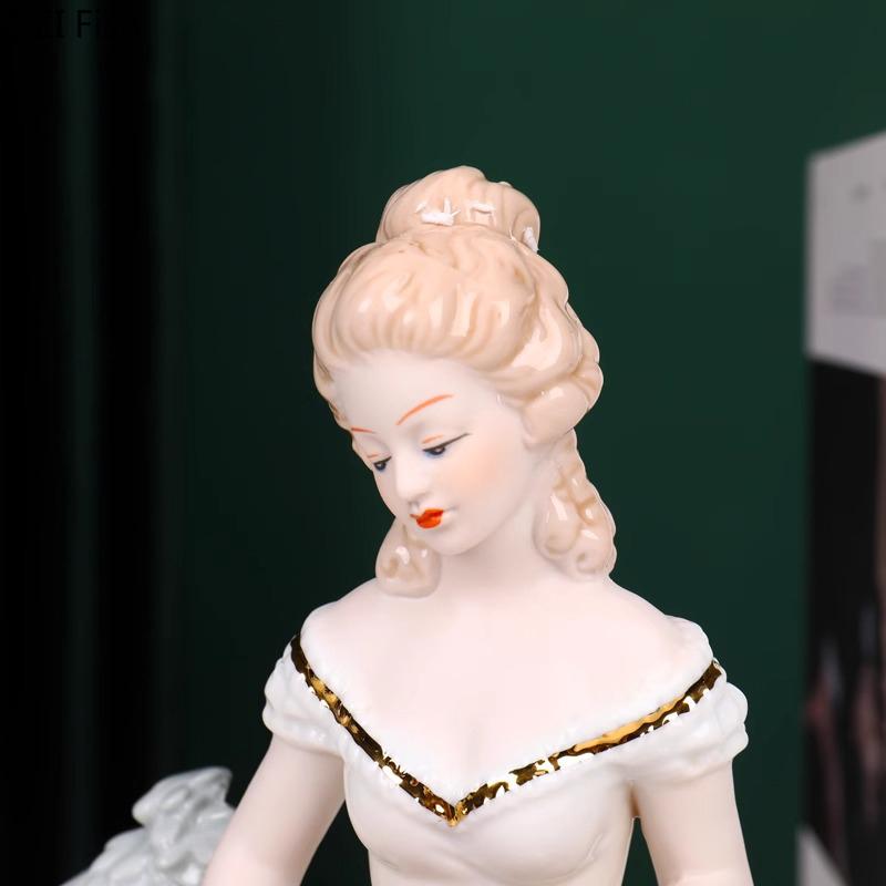 Bouquet Girl Statue European Figures Ornaments Desk Decoration European Girl Ceramic Character Sculpture Room Aesthetic Decor