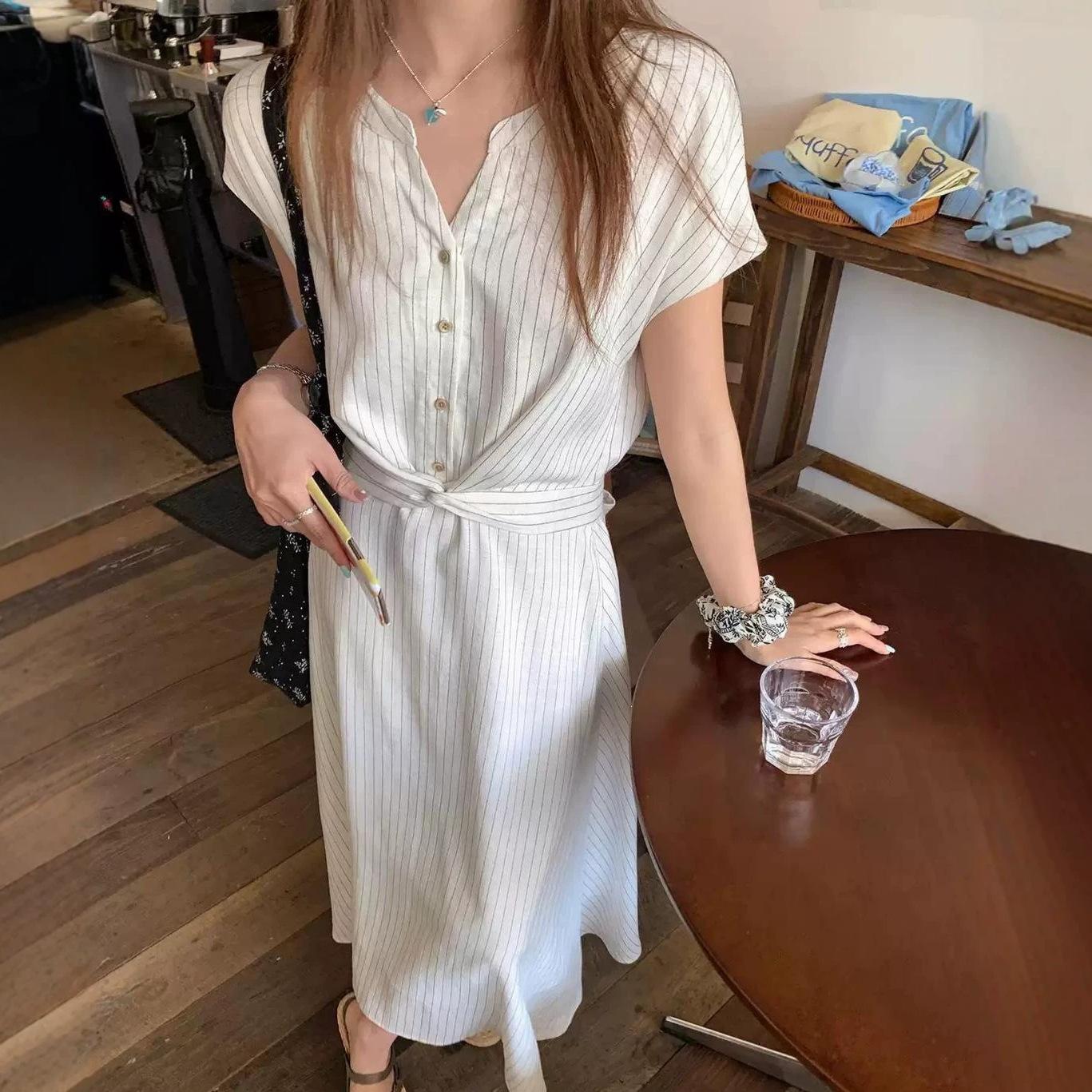 Spot, waist V-neck short-sleeved dress women s 2026 summer new retro striped versatile college style dress M