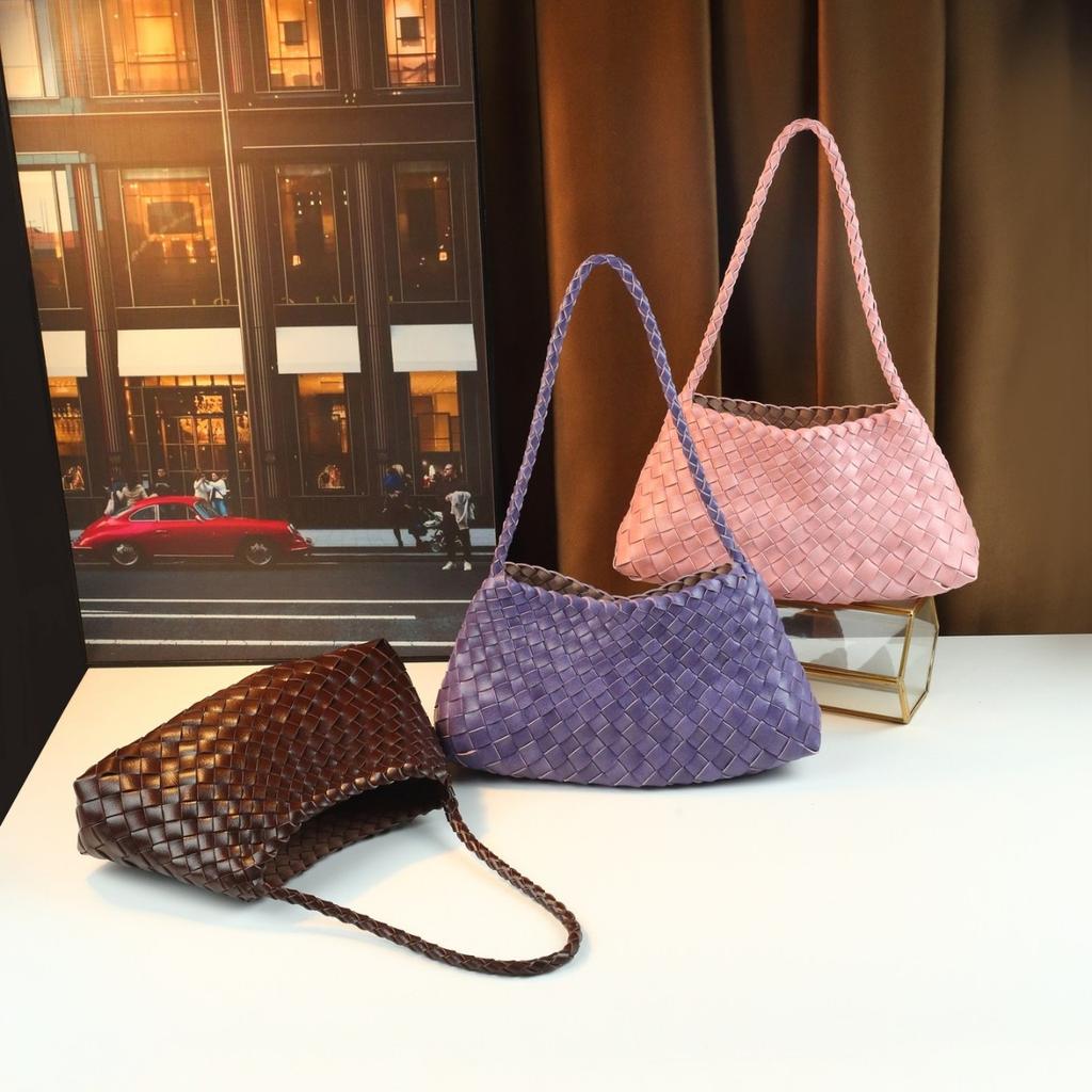 Women's New Handmade Woven Shoulder Crossbody Bag, Simple and Casual Women's Handbag, Armpit Bag, Fashionable New Moon