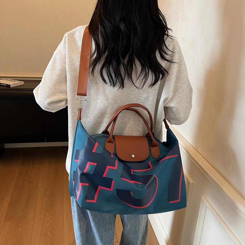 Large capacity short-distance travel bag Women's travel portable tote bag Tide commuter leisure shoulder bag Foreign style messenger bag