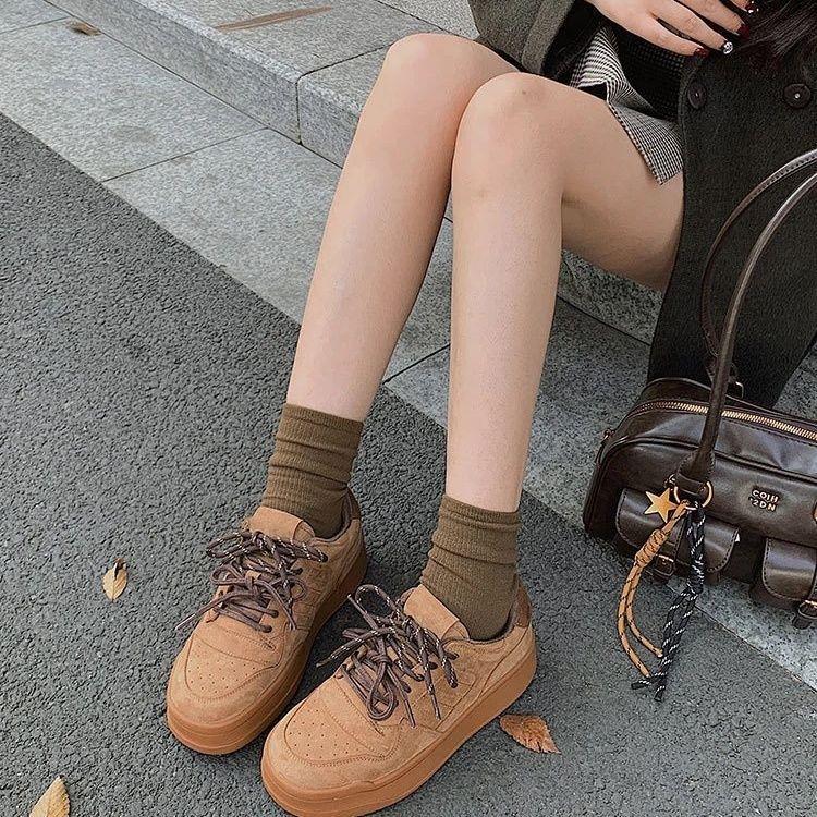 Paire de lacets doubles, chaussures d'entraînement allemandes à semelle épaisse à la mode 2025, nouvelles chaussures blanches printanières mates, chaussures de sport décontractées rétro pour femmes