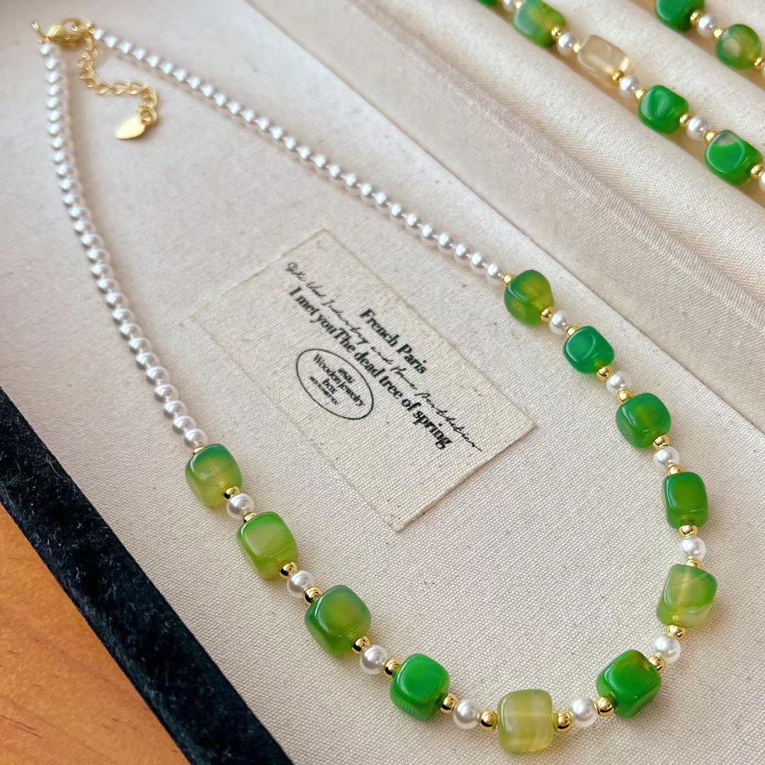 

Retro Natural Chalcedony Agate Sugar Cube Shijia Zhengyuan Strong Light Pearl Princess Chain Necklace Collarbone Chain