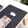 Suport mare personalizat din piele antiderapant pentru mouse cu margini cusute - Covoraș pentru birou și suport de scris, Model cu logo
