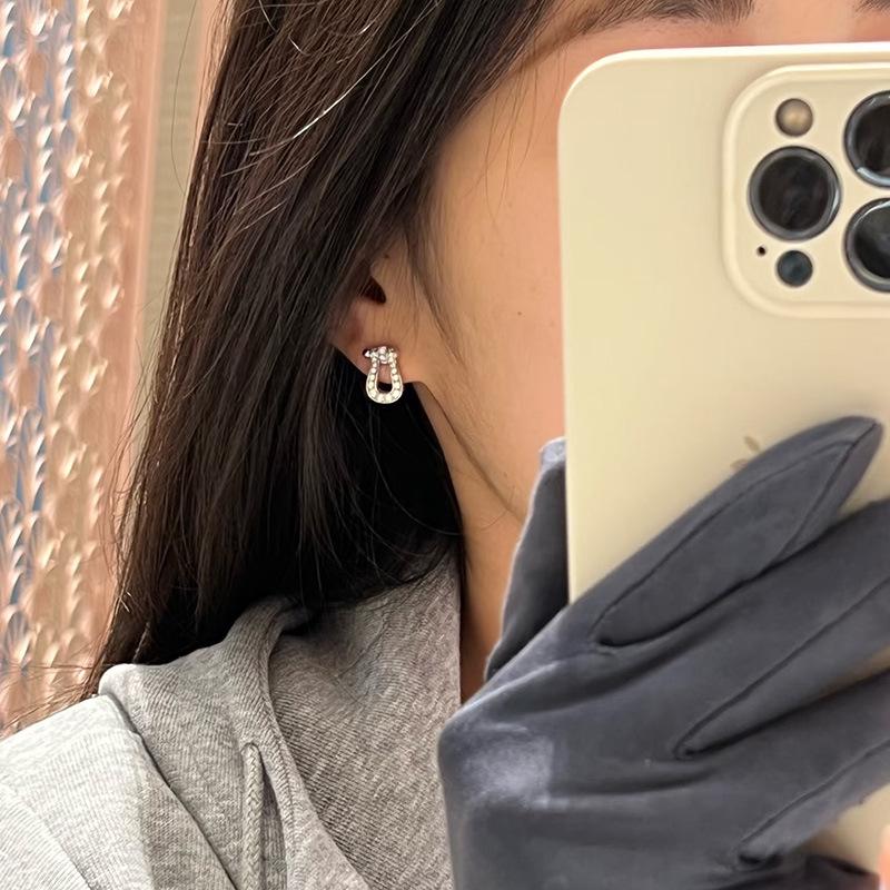 18K Gold Electroplated Diamond Horseshoe Stud Earrings - Shiny, Luxurious Fashion Gift for Girlfriend