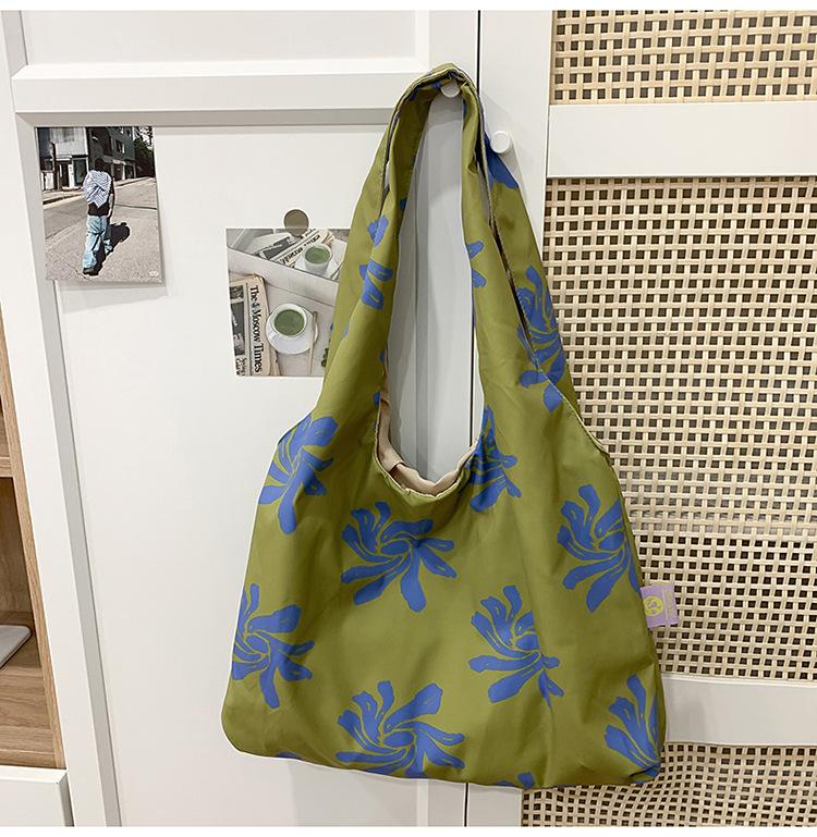 

New nylon printing niche design dumpling bag crescent bag shoulder bag underarm bag women s bag зелений