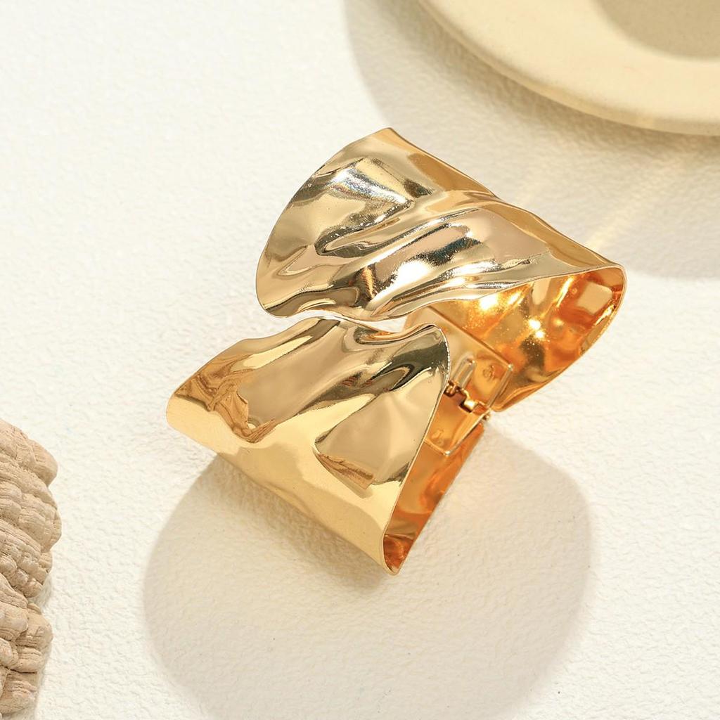 Trendy Retro Wide Cuff Bracelet with Hammered Design
