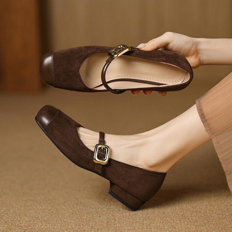 Wear solid color women's single shoes in all seasons, new women's casual low-heeled flats, black one-pedal square head square heel.