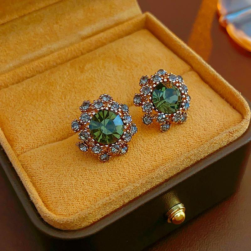 French Baroque Pearl Flower Tassel Earrings: Elegant Silver Needle Studs with a Light Luxury Touch