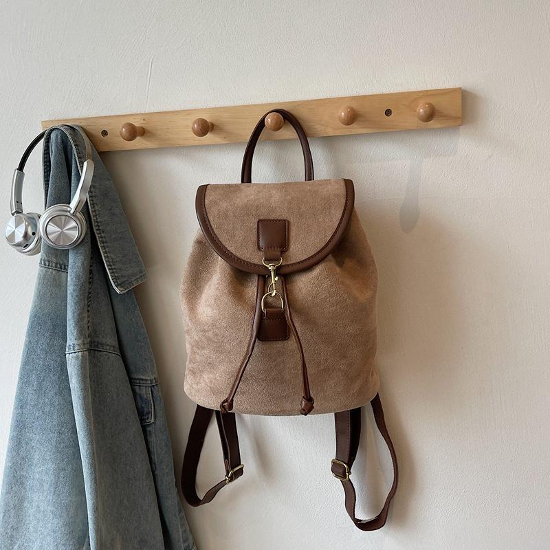 Высококачественный рюкзак большой вместимости 2025 новая женская сумка в зарубежном стиле корейская мода матовая легкая сумка для поездок 2740₽