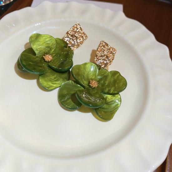 Silver Needle Ombre U-Shaped Pleated Earrings: Retro Exaggerated High-End European & American Style for Women