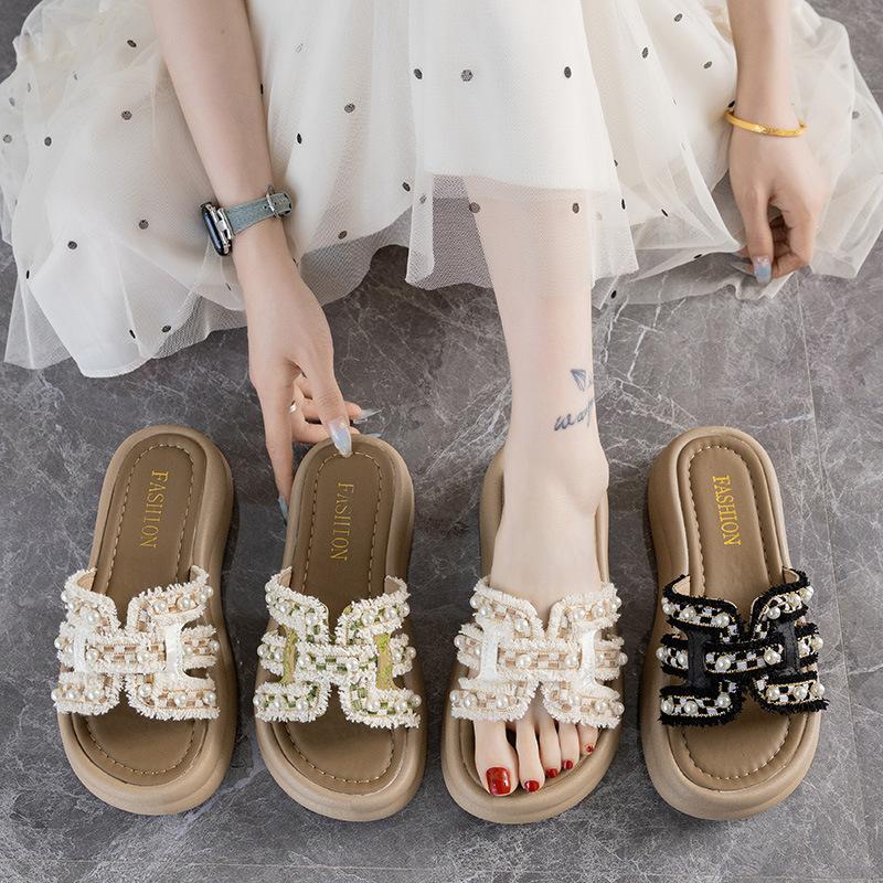 Thick-soled slippers women's summer outer wear with skirts 2025 new soft-bottomed beach pearls heightened one-word cool slippers