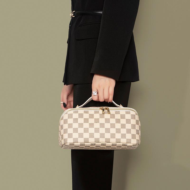 Retro-style Checkered Makeup Bag for Women, Large-capacity Portable Hand-held Toiletries Bag, Cosmetic Storage Bag