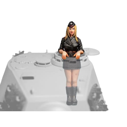 

Aurora Model 1/35 Military King Tiger Girls Garage Kit Figure