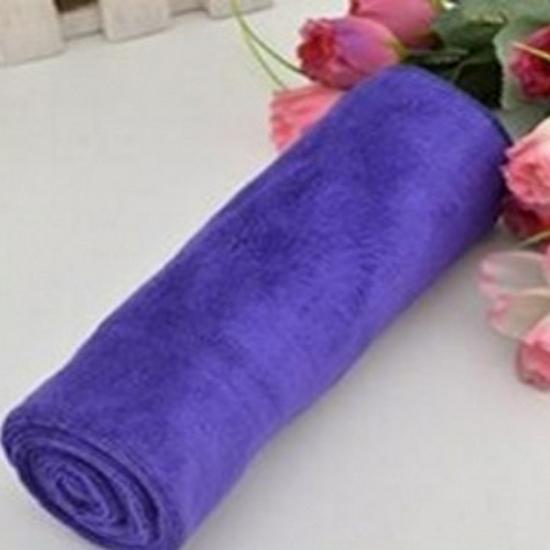 

Полотенца для чистки автомобиля с микрофибровой кромкой — разные цвета и размеры (40x60). Минимальный заказ: 1 Полотенце.