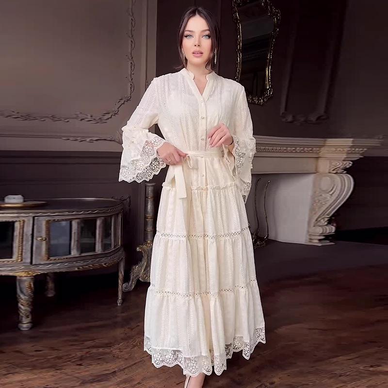 

Элегантное осеннее длинное платье в стиле французского ретро с кружевом и рукавами-колокольчиками XS белый