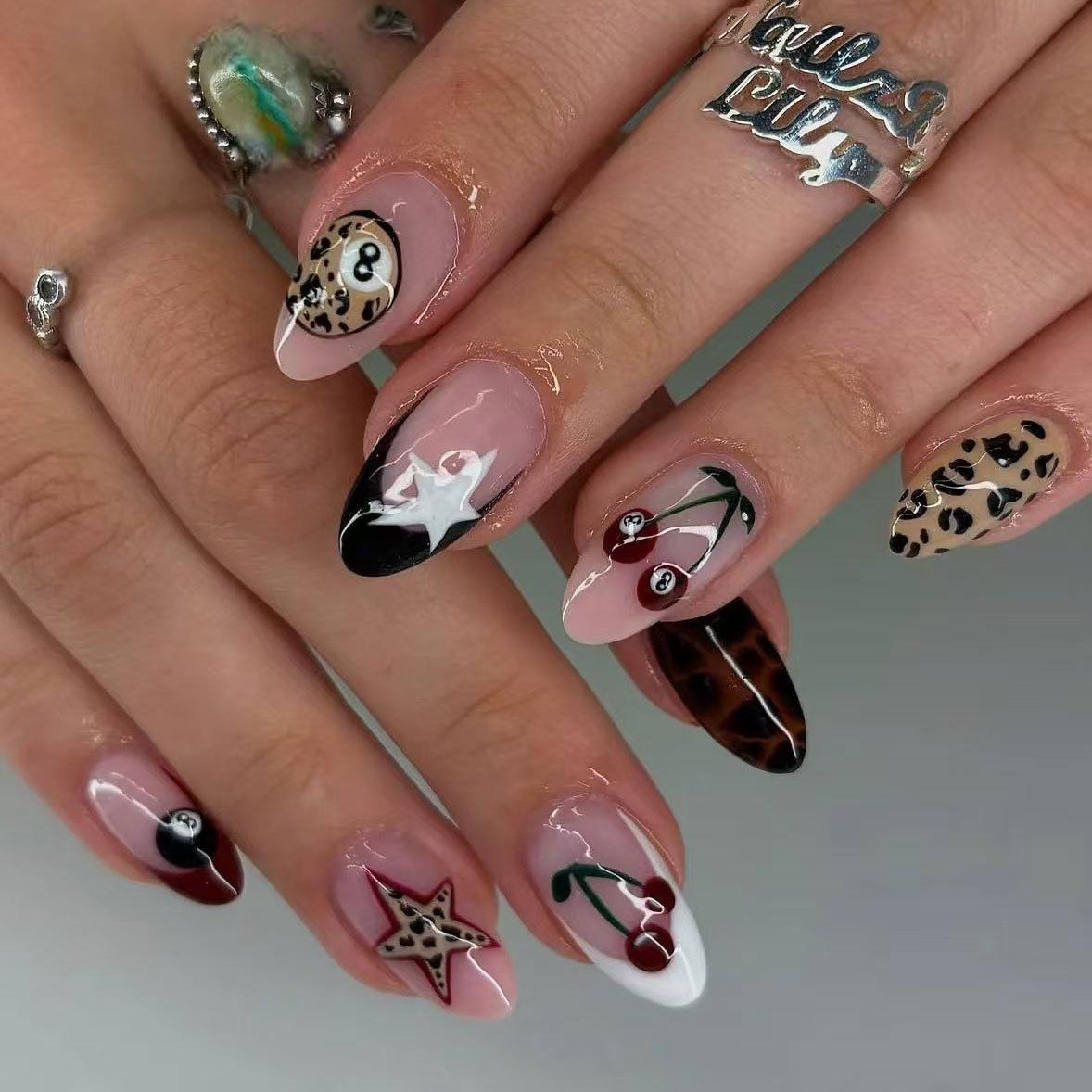 

24PCS Sweet Pink Blush Gardient French Press on False Nails Retro Star Polka Dot Stripes Short Oval Fake Nails Wearable Ins Nail