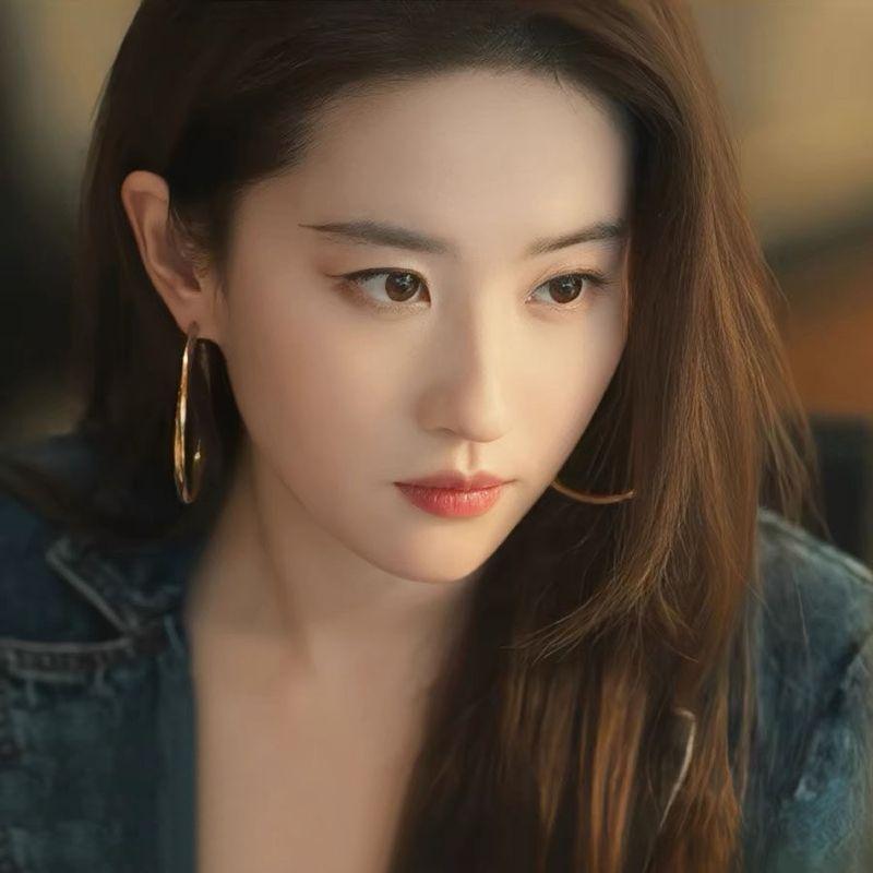 High-End Elegant Circle Hoop Earrings for Women, European and American Style, Exaggerated Minimalist Cool Style, Niche 2025 New Model