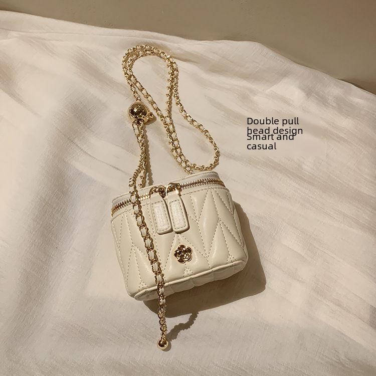 Camellia Diamond Chain Messenger Bag - Versatile, Trendy, and Casual Shoulder Bag