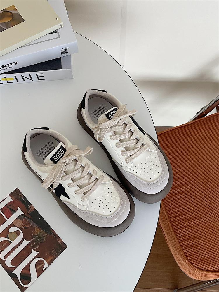 Женская обувь на толстой подошве в стиле ретро белые туфли женская осенняя новая вулканизированная универсальная корейская версия кроссовки Star Sports для женщин 35 чёрный 2983₽